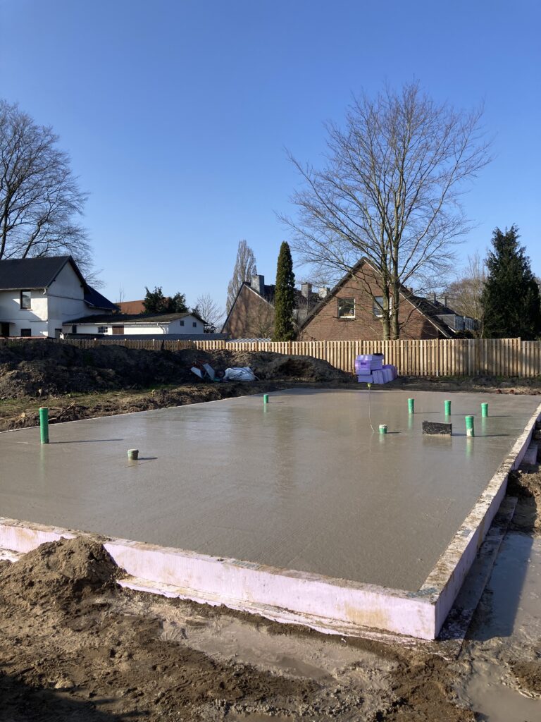 Betonage vor Witterung schützen, fertige Betonage