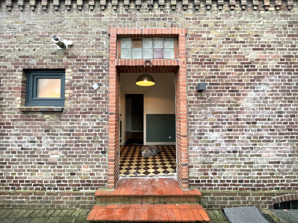 Klinkerarbeiten, Eingangsbereich, Vorher-Bild